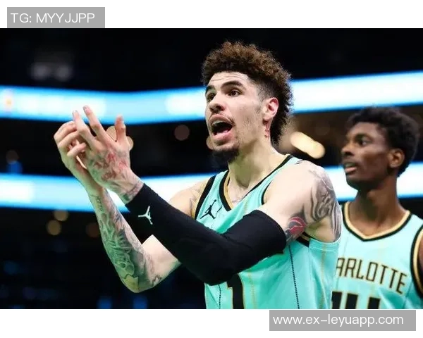 拉梅洛鲍尔第三节三分球精准发力助球队逆转拿下22分表现惊艳